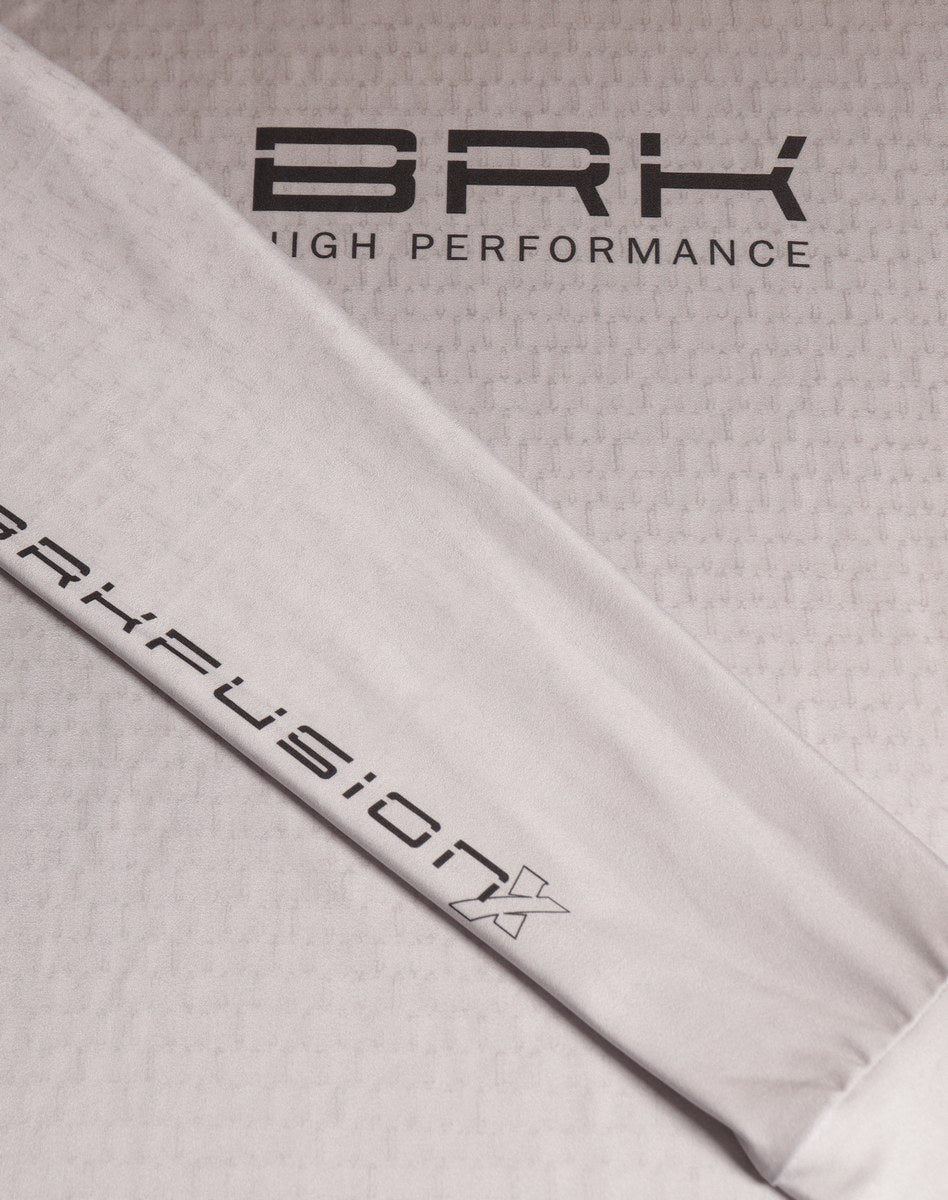 Camisa FusionX Brk Clean Branca e Cinza com Capuz e Proteção UV50+