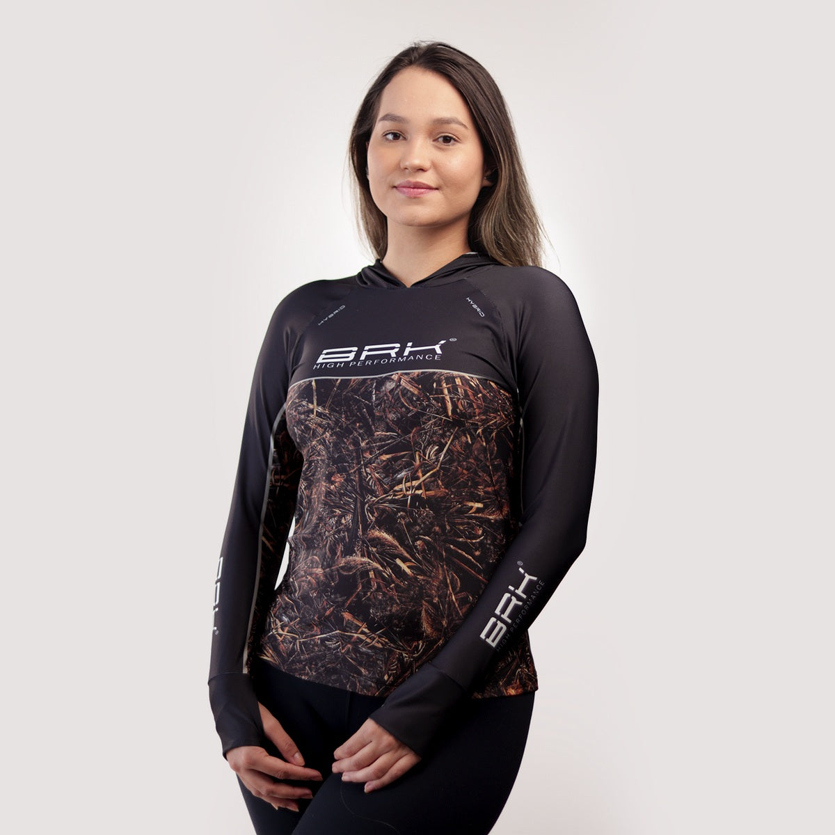 Camisa de Pesca Feminina Brk com Capuz Hybrid Black Real Tree com Proteção Solar UV50+