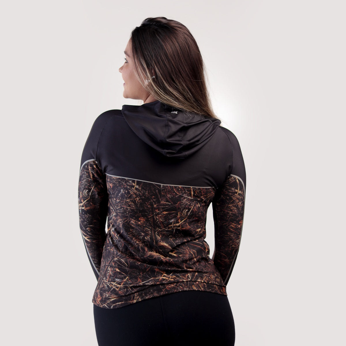 Camisa de Pesca Feminina Brk com Capuz Hybrid Black Real Tree com Proteção Solar UV50+