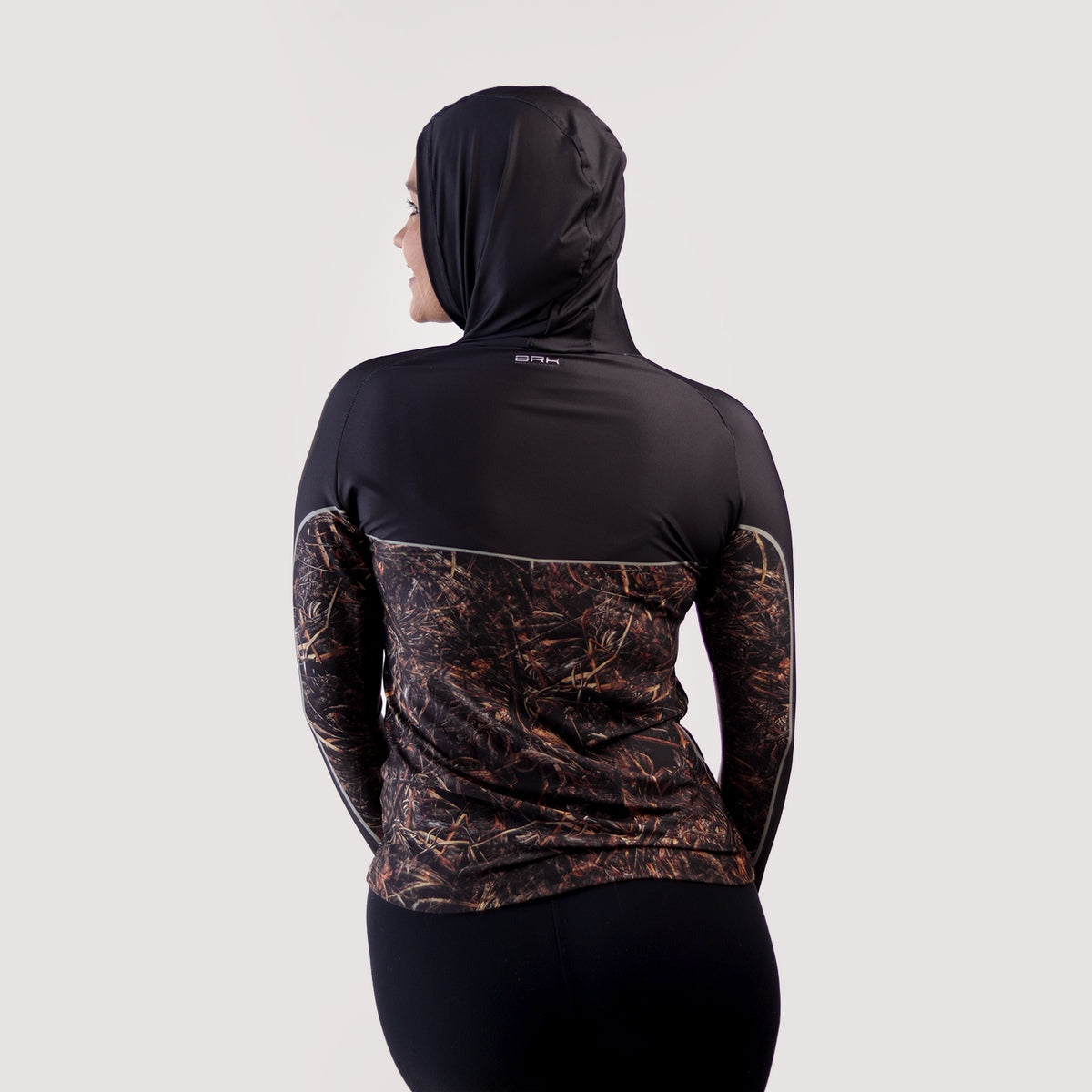 Camisa de Pesca Feminina Brk com Capuz Hybrid Black Real Tree com Proteção Solar UV50+