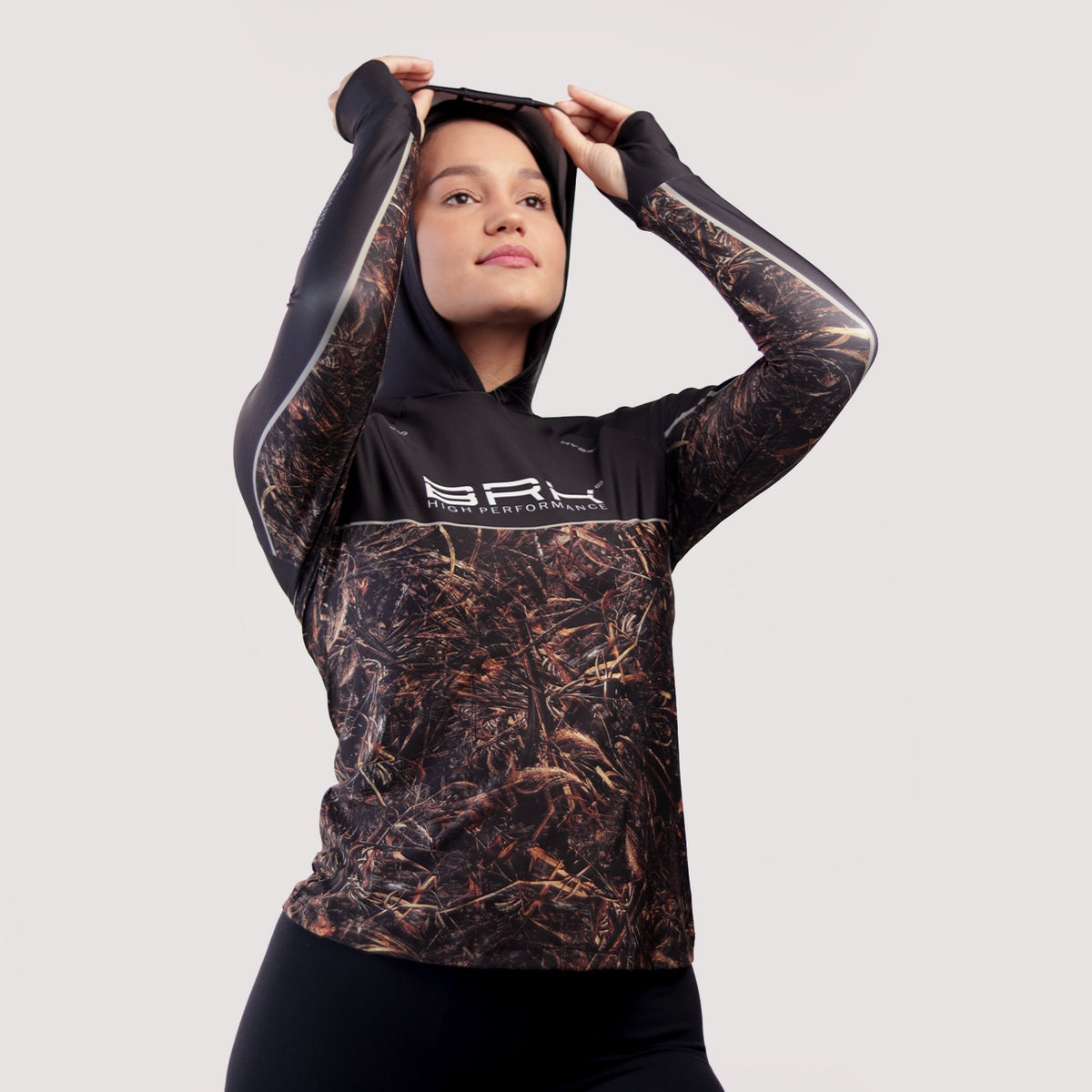 Camisa de Pesca Feminina Brk com Capuz Hybrid Black Real Tree com Proteção Solar UV50+